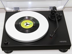 DELTA DEVICE | PLEXIGLAS® Turntable Mat also for Single Records 7" - white